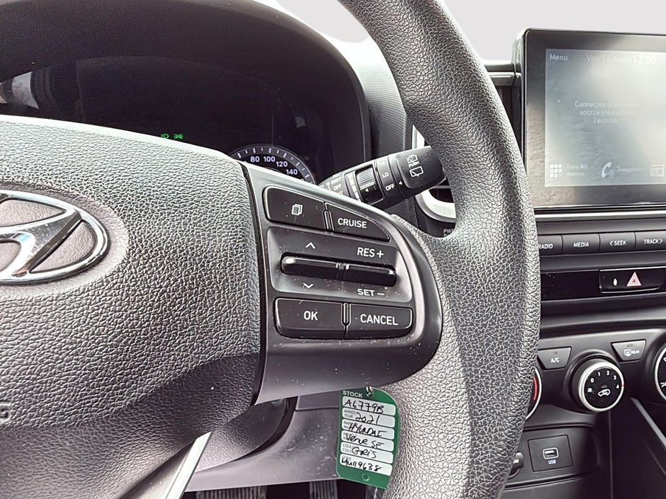 Hyundai Venue Essential 2021-14