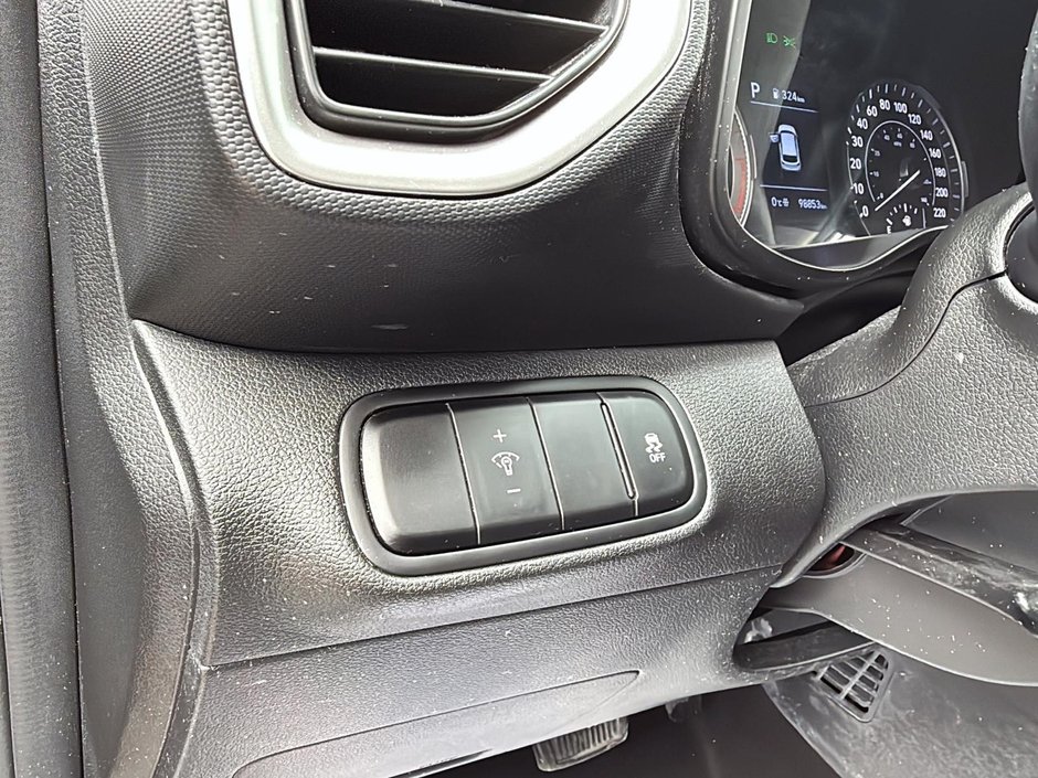 Hyundai Venue Essential 2021-11