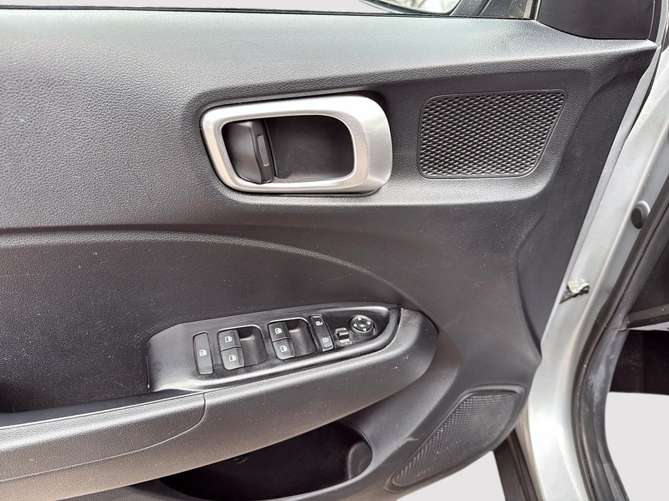 Hyundai Venue Essential 2021-10