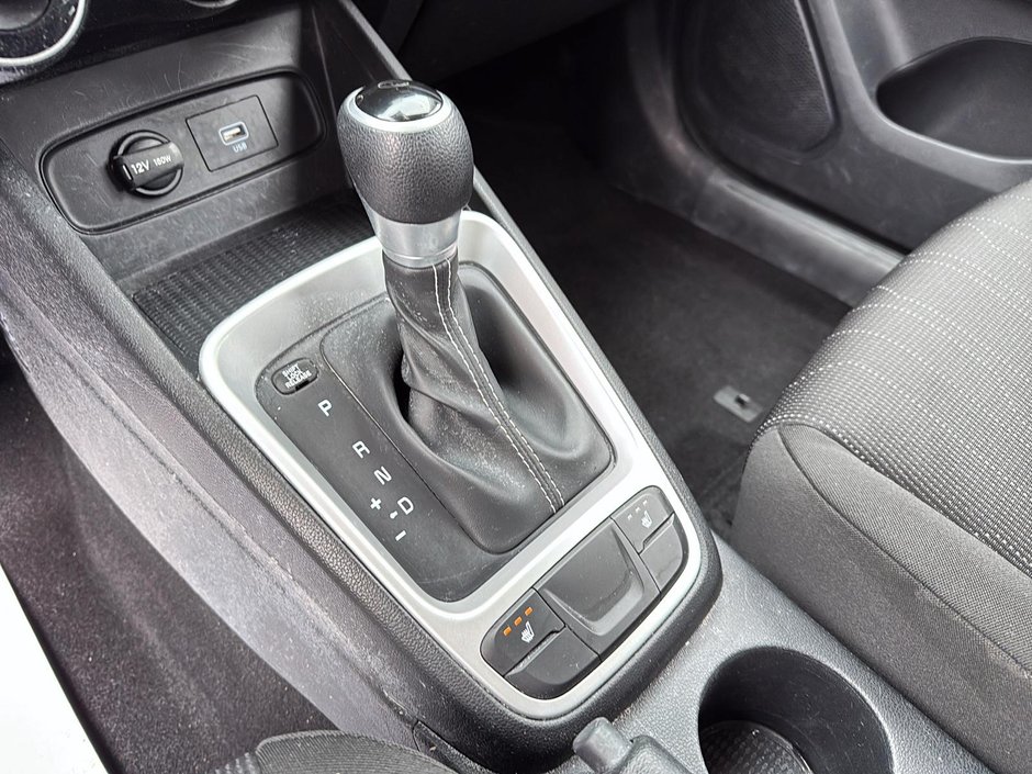 Hyundai Venue Essential 2021-17