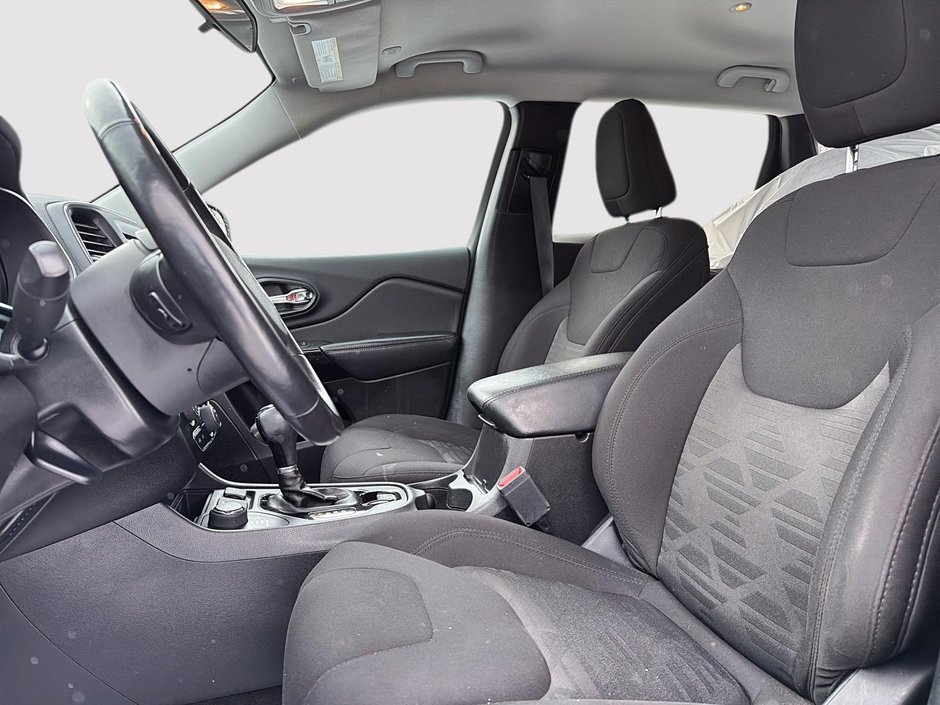 2020 Jeep Cherokee Altitude-7