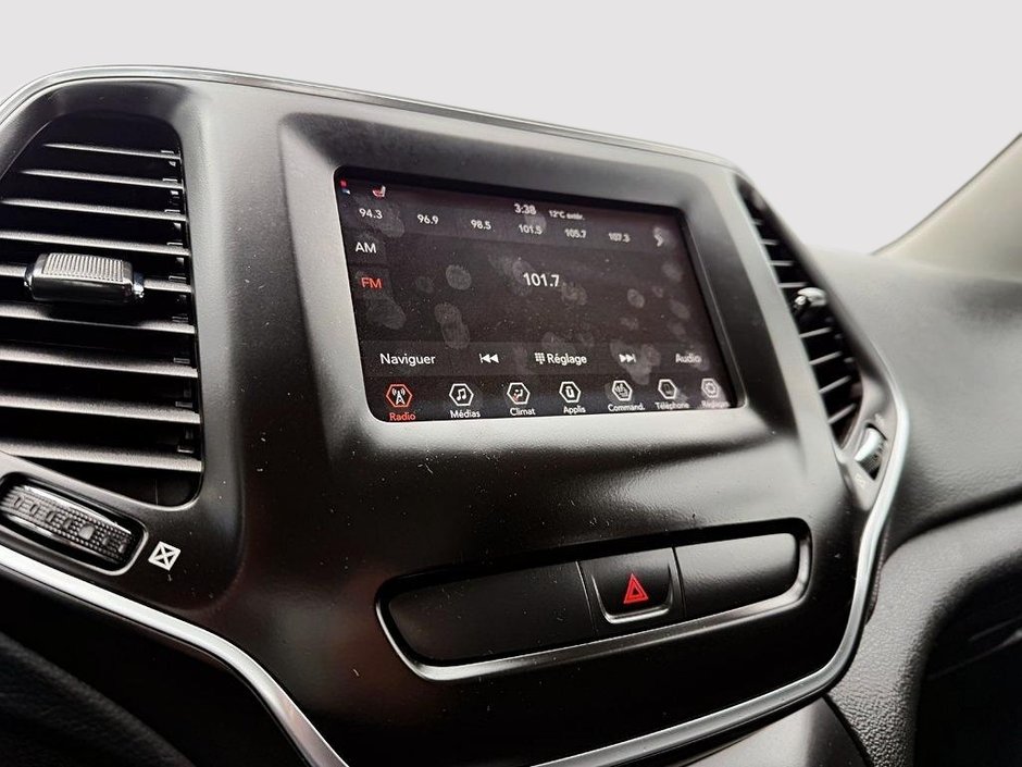 Jeep Cherokee Sport 2021-15