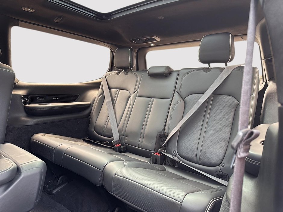 Jeep Grand Wagoneer Series II Obsidian 2023-10