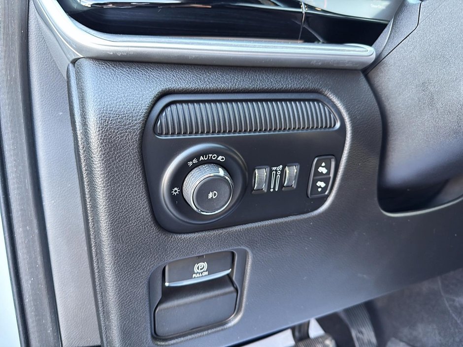 2023 Jeep Wagoneer L Series III-13