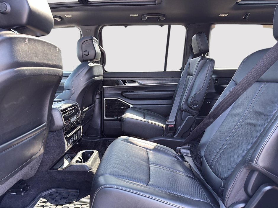 2023 Jeep Wagoneer L Series III-9