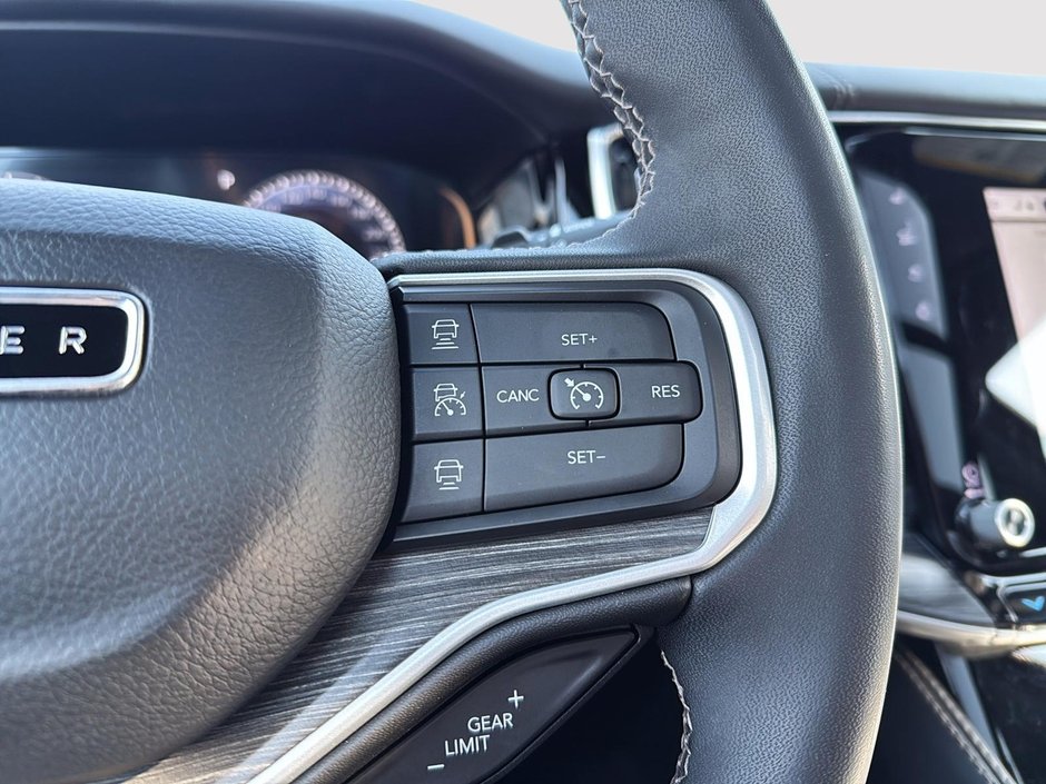 2023 Jeep Wagoneer L Series III-16