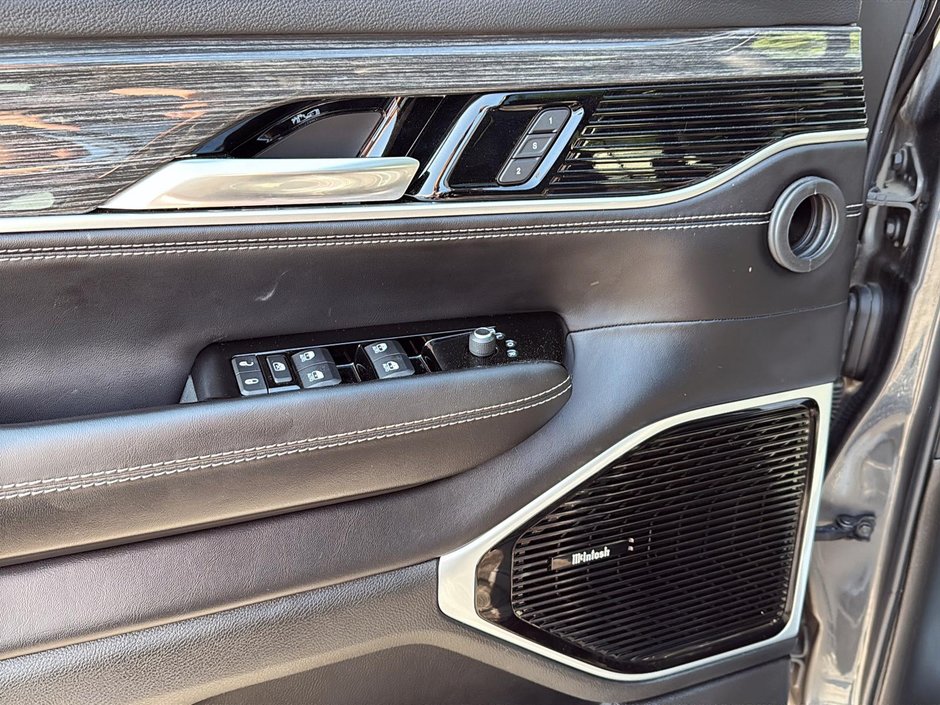 Jeep WAGONEER Series III 2022-9
