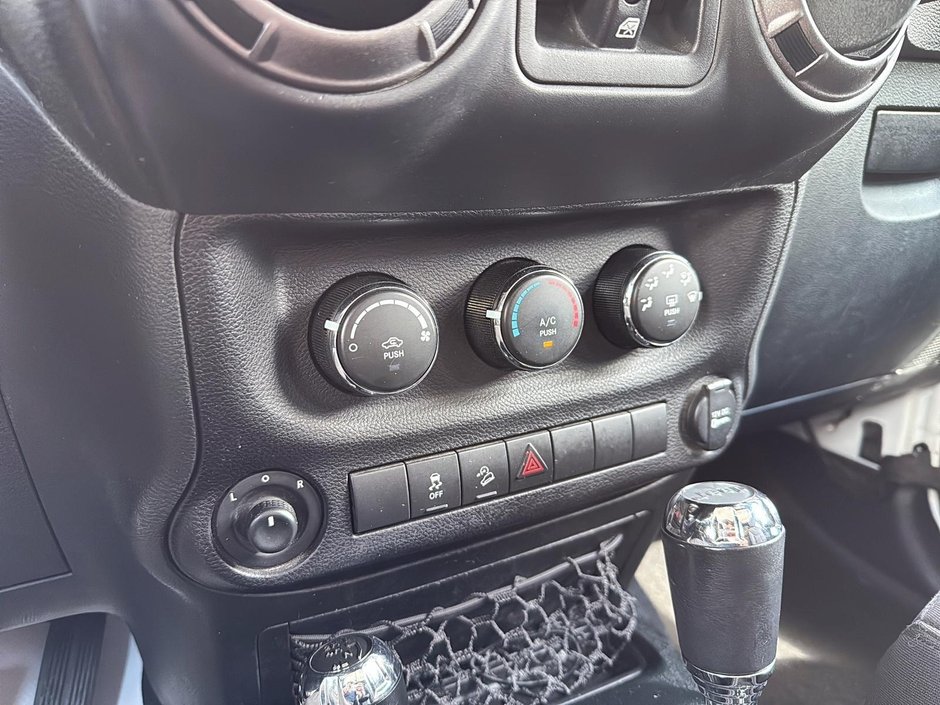 Jeep WRANGLER JK UNLIMITED Sport 2018-15