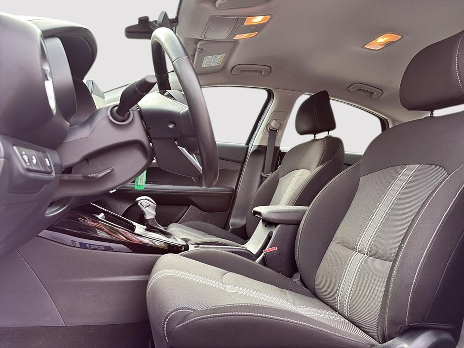 2024 Kia Forte-7