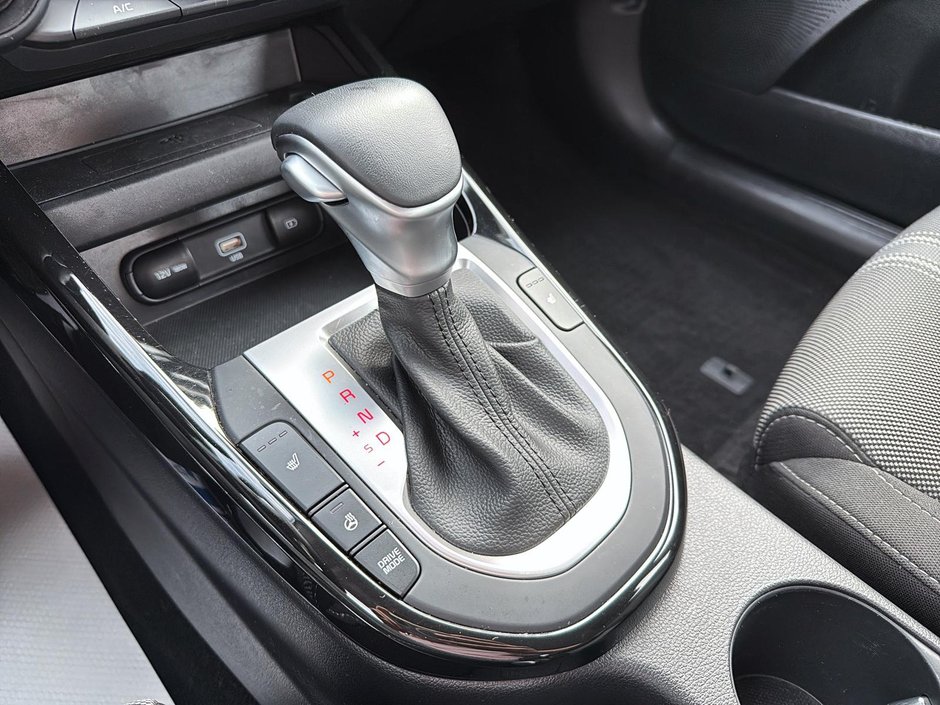 2024 Kia Forte-17