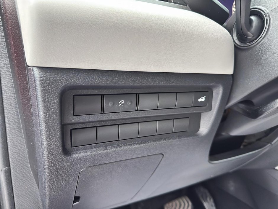 2022 Mitsubishi Outlander-10