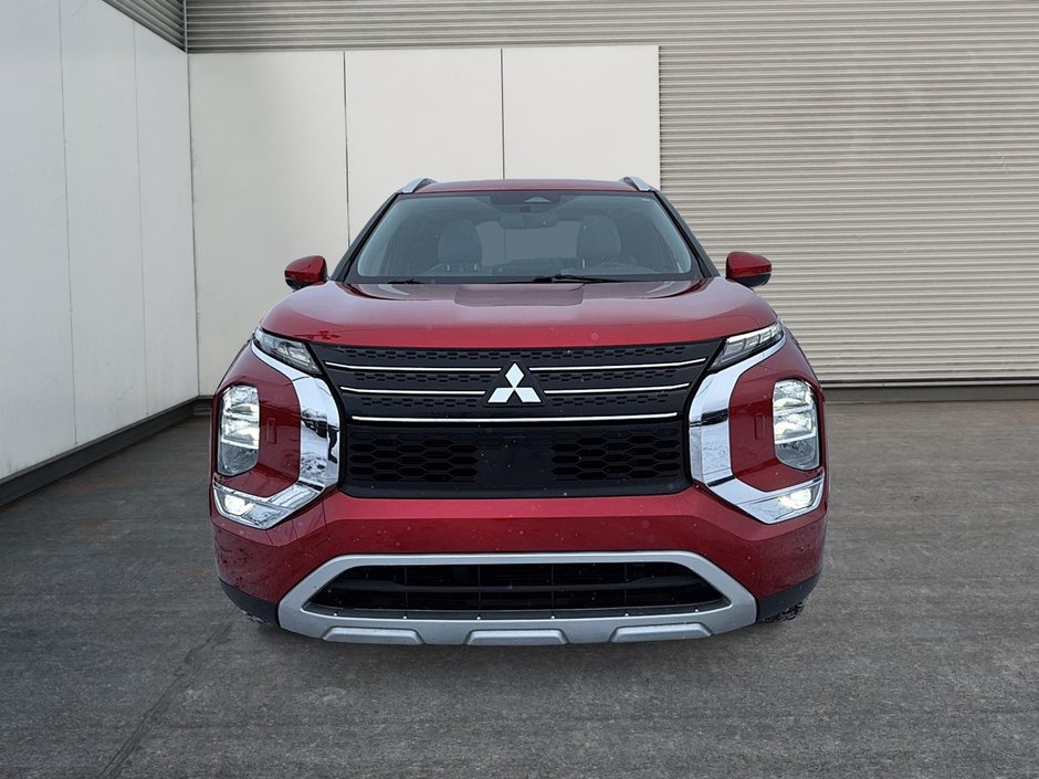 2022 Mitsubishi Outlander-1