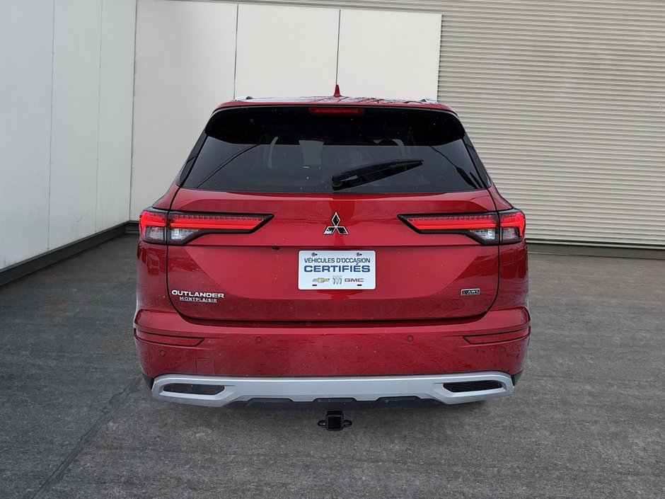 2022 Mitsubishi Outlander-2