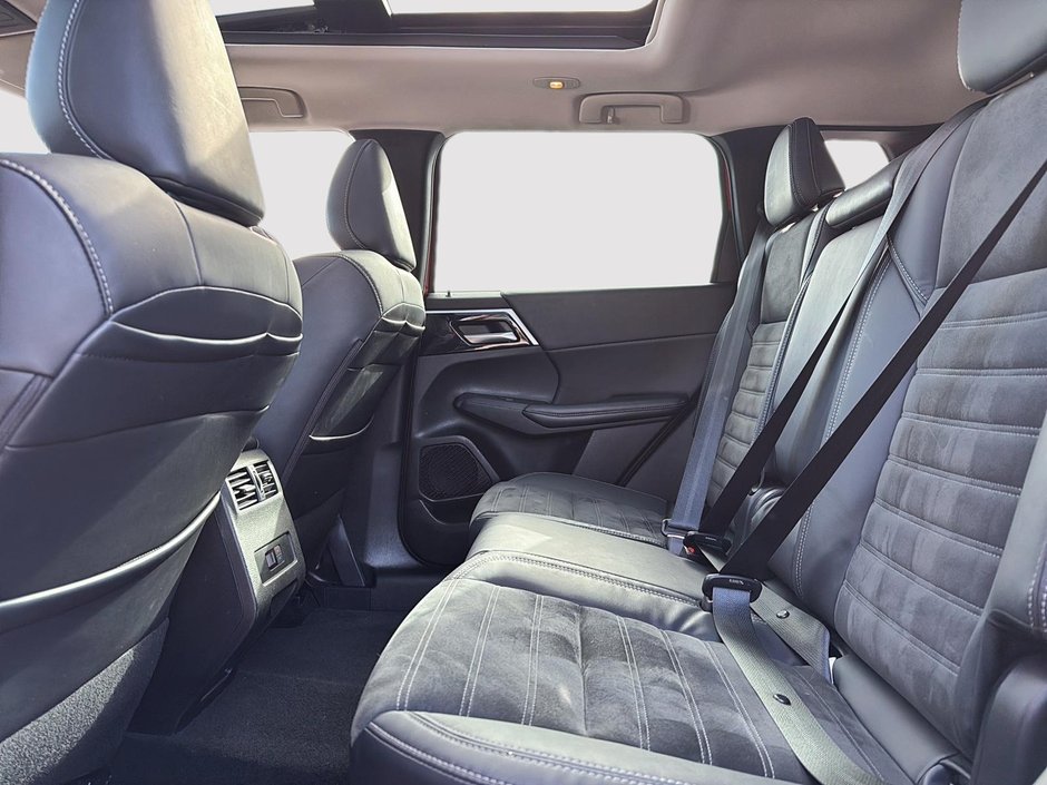 Mitsubishi Outlander  2022-8