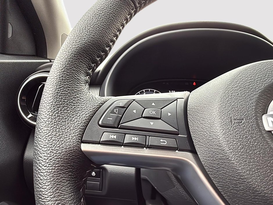 2025 Nissan Kicks Play SV-14
