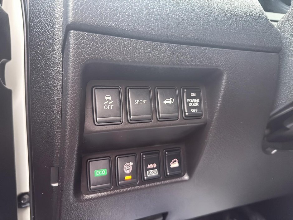 Nissan Rogue  2015-12