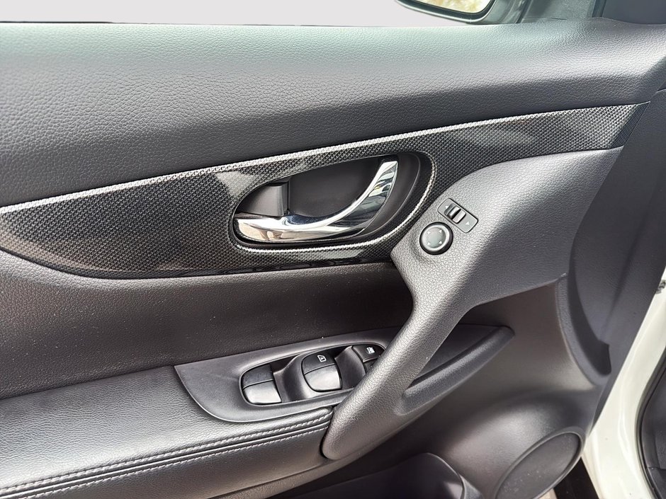 Nissan Rogue  2015-11