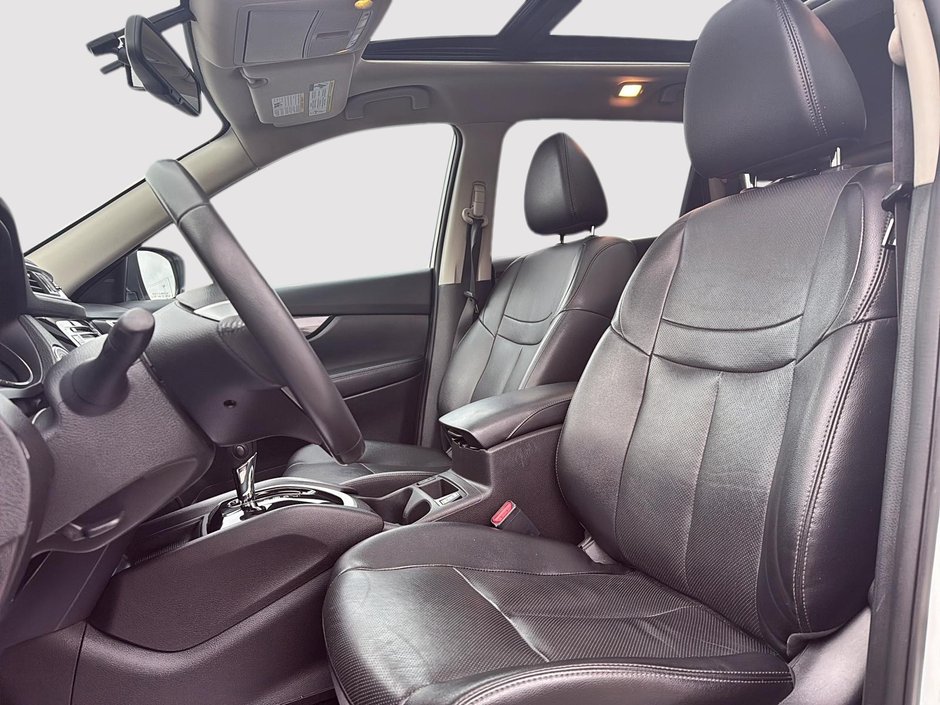 Nissan Rogue  2015-8