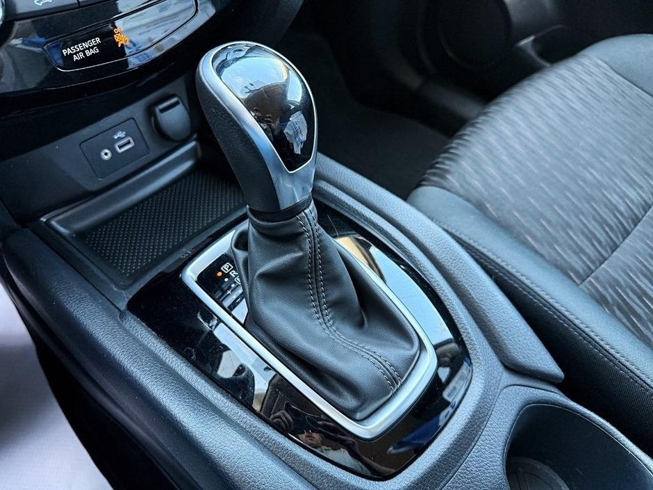 Nissan Rogue SV 2020-16