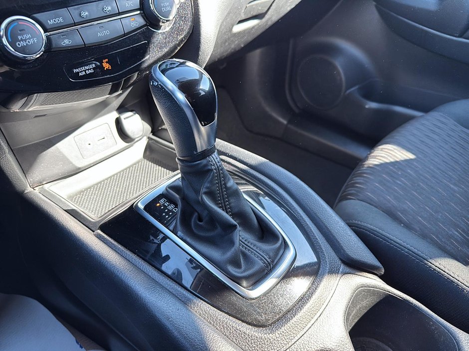 Nissan Rogue  2020-17