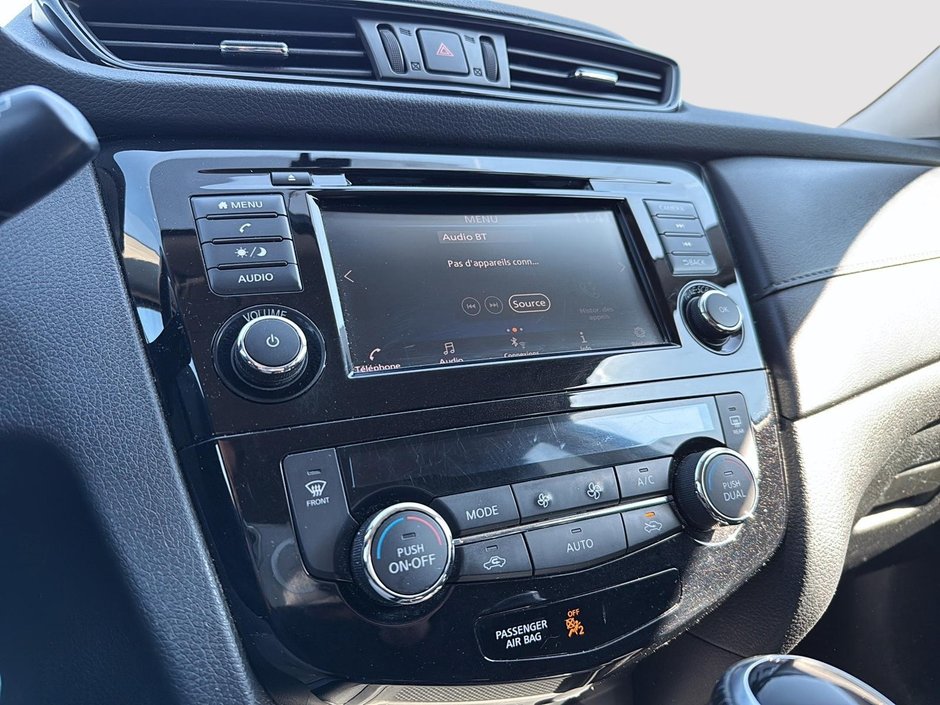 Nissan Rogue  2020-16