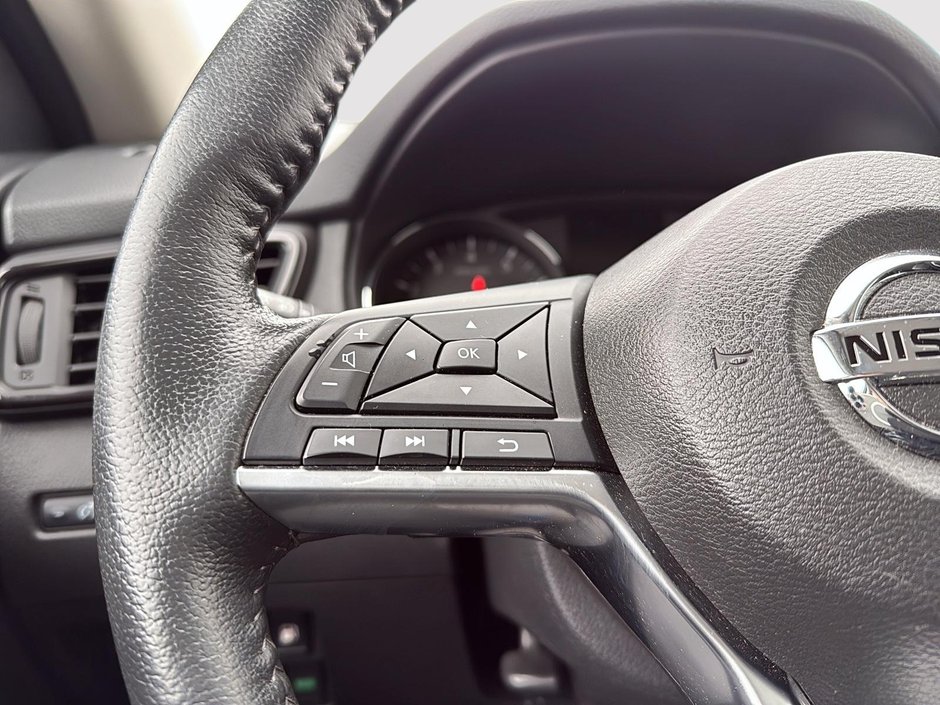 2020 Nissan Rogue-12