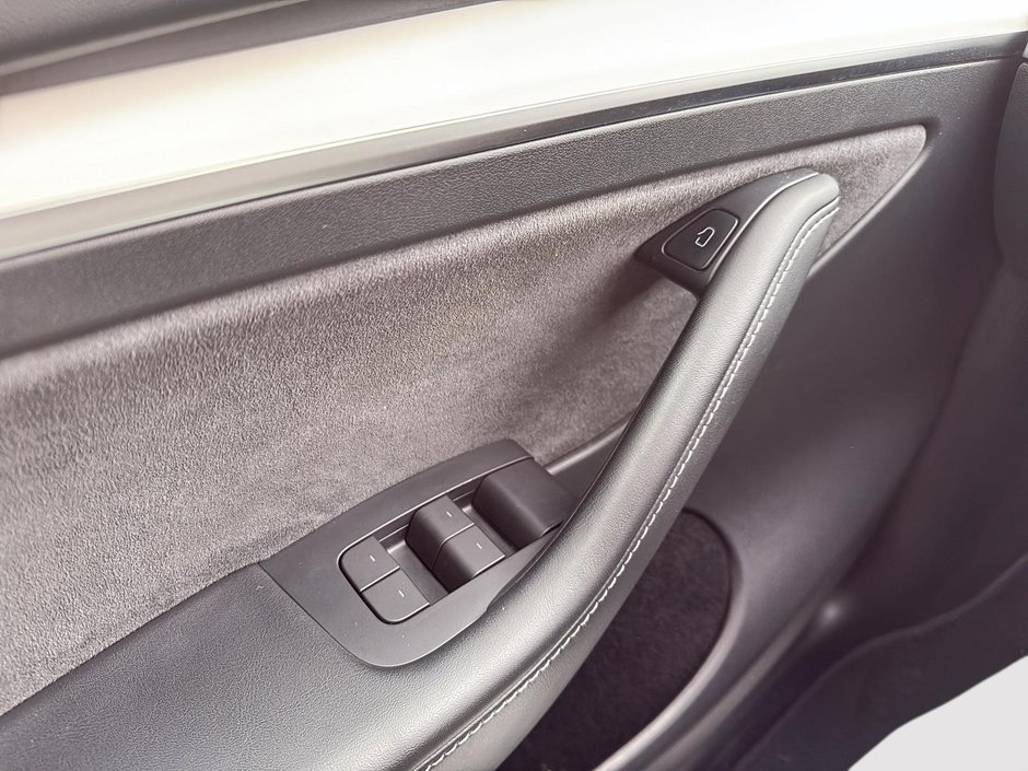 Tesla Model Y Long Range 2023-7