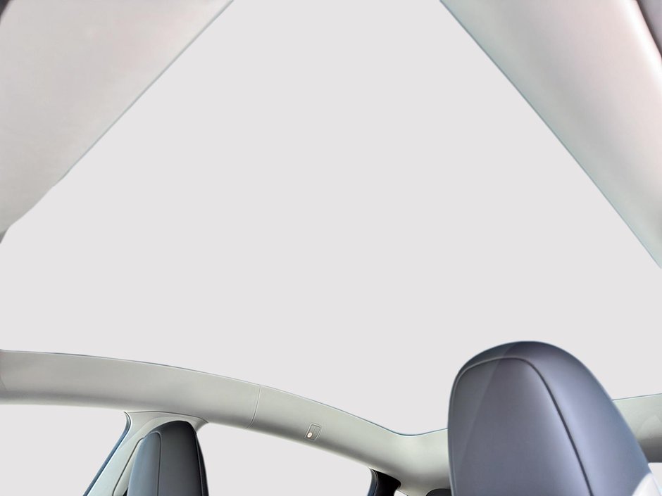 Tesla Model Y  2023-18