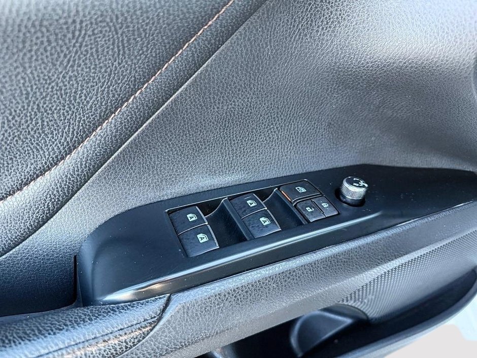 Toyota Camry XLE 2018-9
