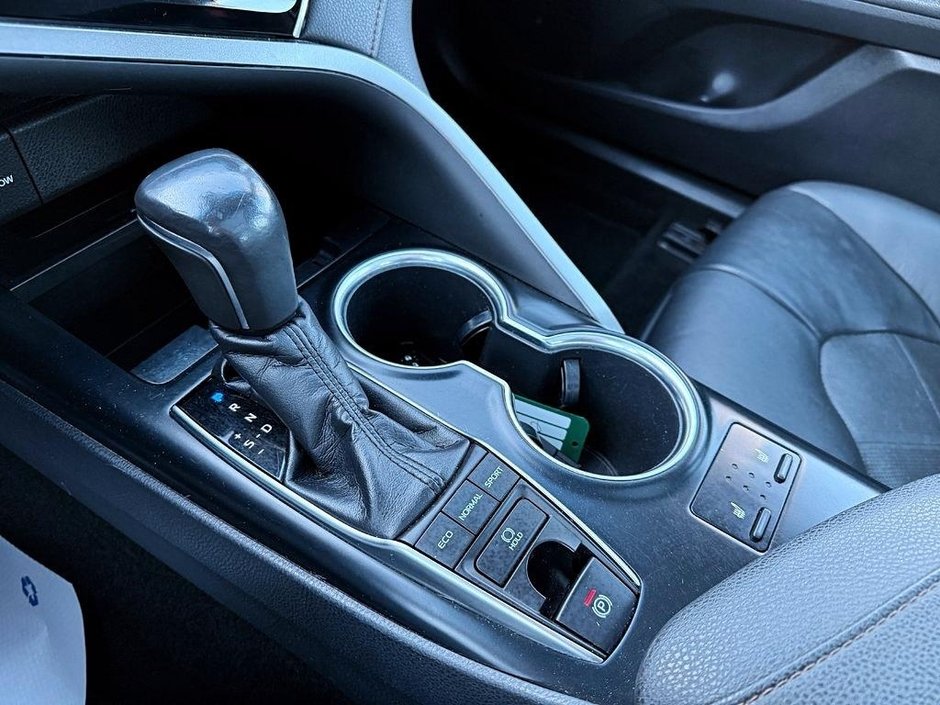 Toyota Camry XLE 2018-16