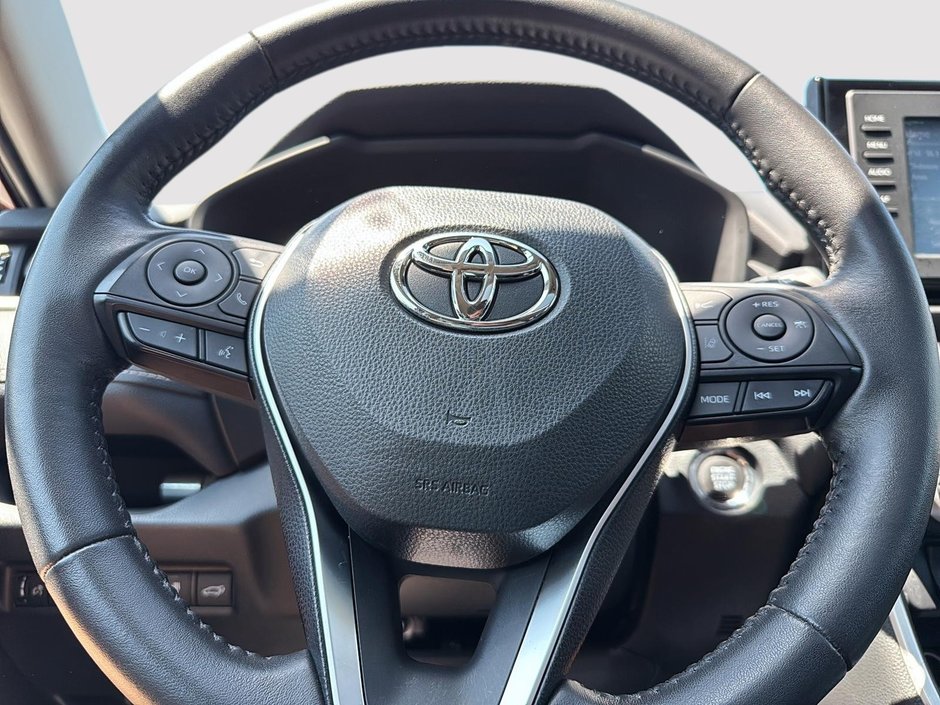 2022 Toyota RAV4 XLE-12