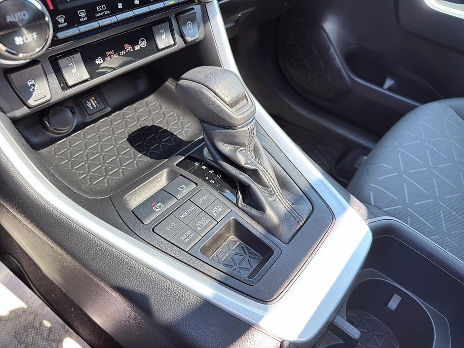 2023 Toyota RAV4 XLE AWD-17