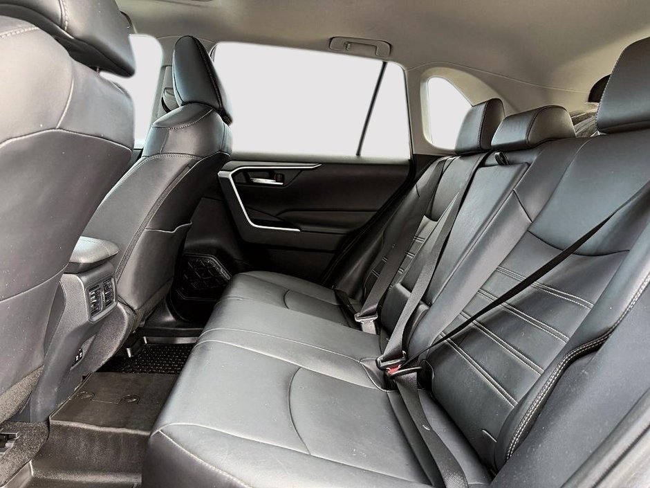 Toyota RAV4 XLE 2023-7