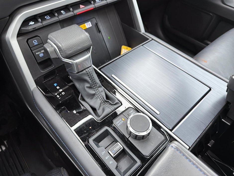 Toyota Sequoia PLATINUM 2024-16