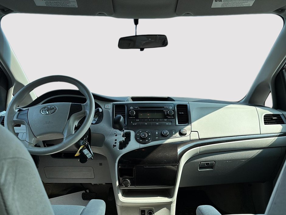 2013 Toyota Sienna-11