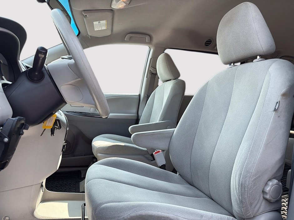 2013 Toyota Sienna-8