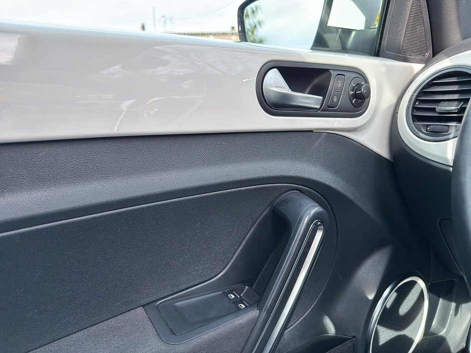 2014 Volkswagen Beetle Coupe-11