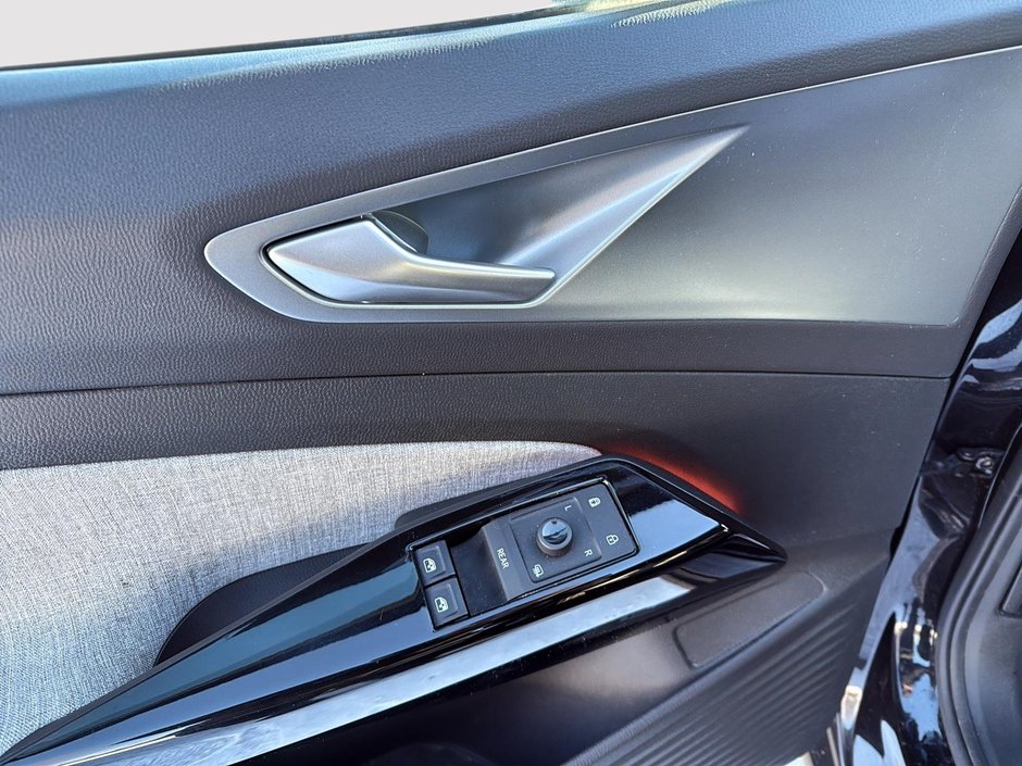 2023 Volkswagen ID.4 Pro-9