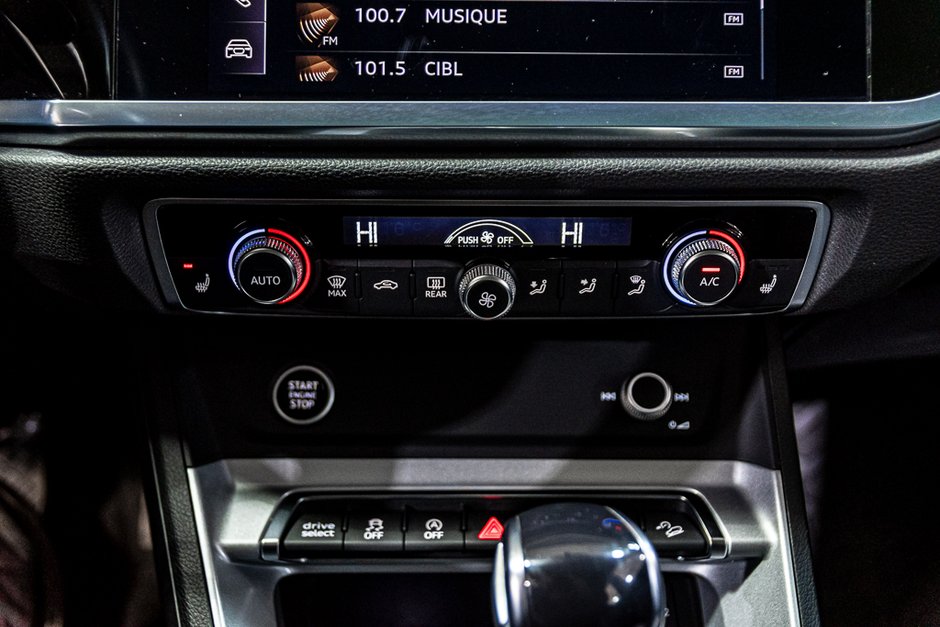 Audi Q3 KOMFORT QUATTRO CUIR TOIT PANO CAMERA 2022-23