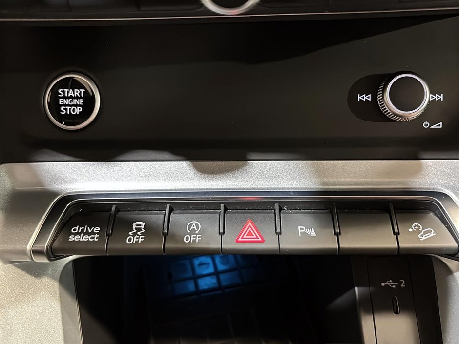 Audi Q3 PROGRESSIV S-LINE QUATTRO TFSI TOIT CUIR 2023-35