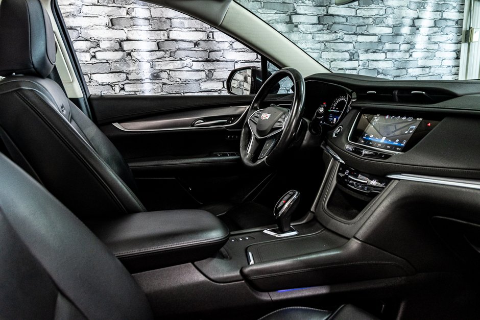 Cadillac XT5 Luxury AWD Cuir Toit Sieges Chauffant Cam Navi 2018-16