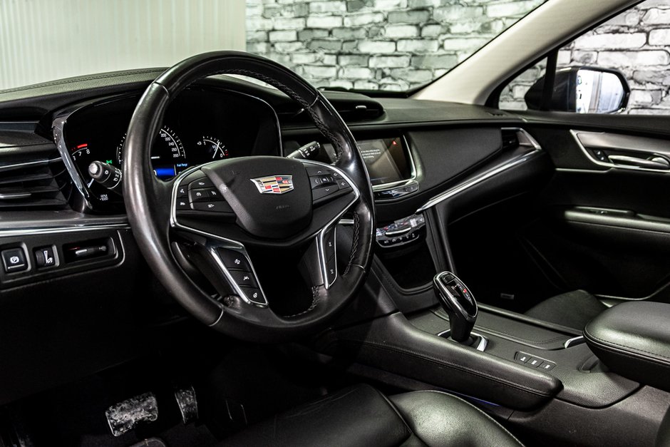 Cadillac XT5 Luxury AWD Cuir Toit Sieges Chauffant Cam Navi 2018-15
