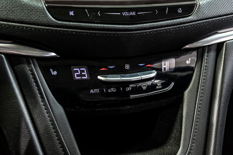 Cadillac XT5 Luxury AWD Cuir Toit Sieges Chauffant Cam Navi 2018-24
