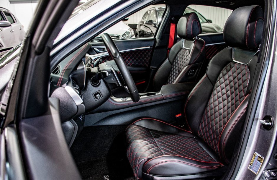 GENESIS G70 3.3T SPORT 365 HP HUD CAM 360 TOIT CUIR CHAUFFANTS 2023-16