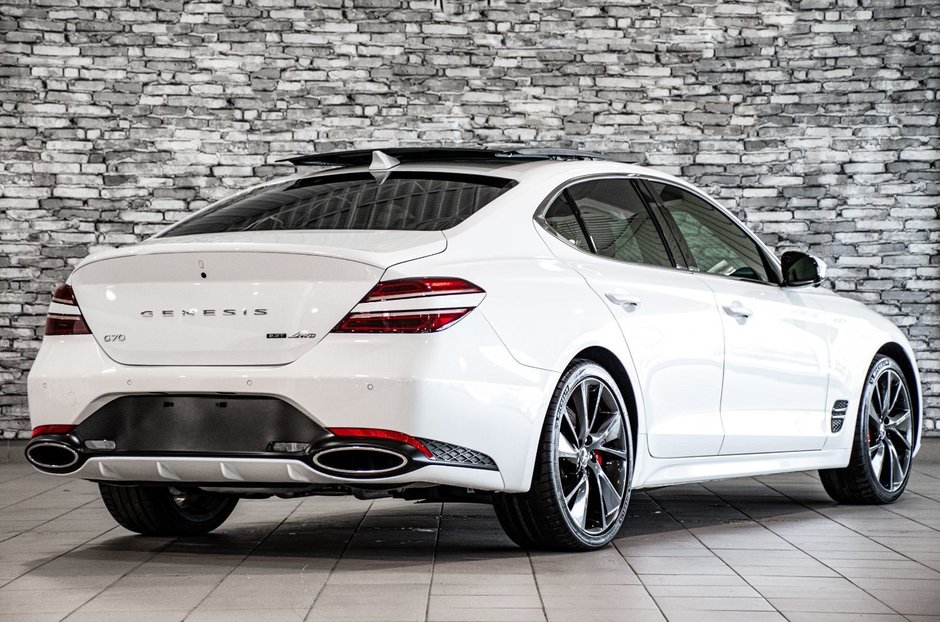 GENESIS G70 3.3T SPORT 365 HP HUD CAM 360 TOIT CUIR CHAUFFANTS 2023-23
