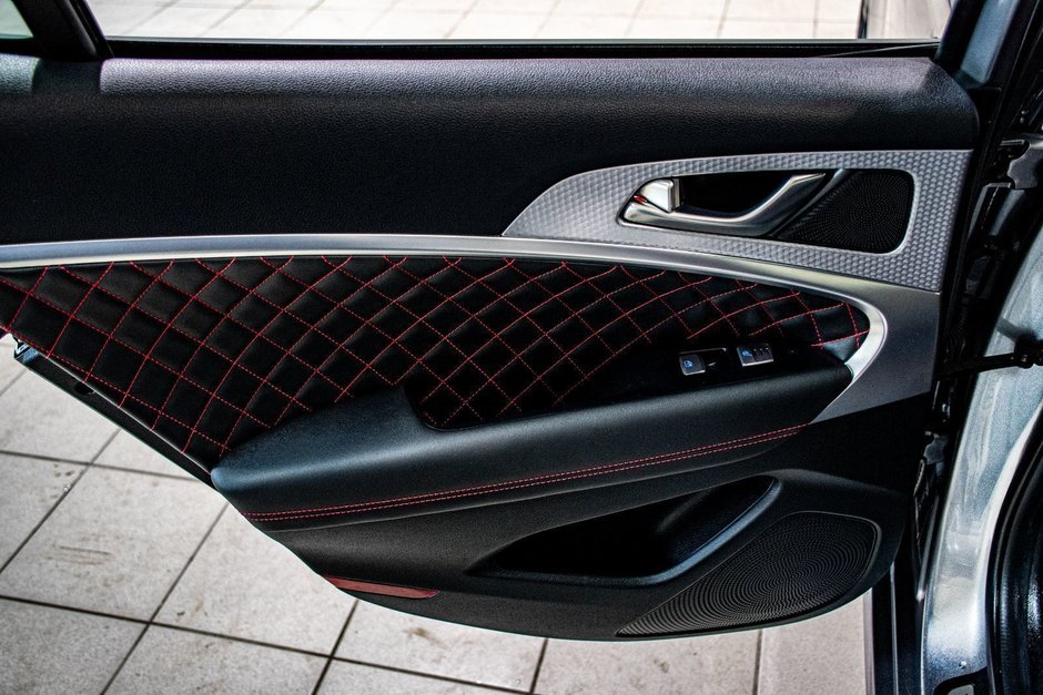 GENESIS G70 3.3T SPORT 365 HP HUD CAM 360 TOIT CUIR CHAUFFANTS 2023-26