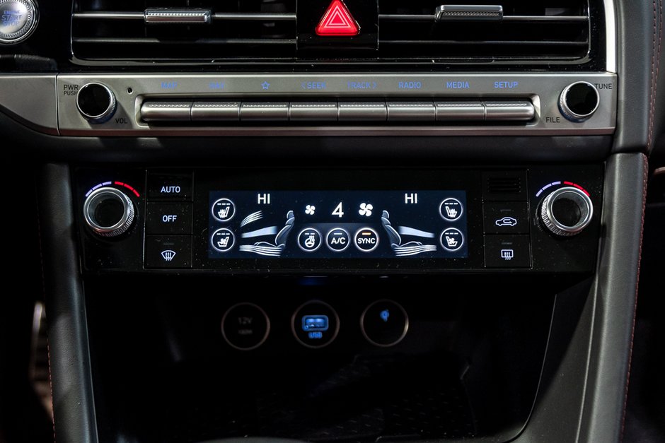 GENESIS G70 SPORT 3.3T AWD 365HP CUIR TOIT NAV CAM360 2024-29