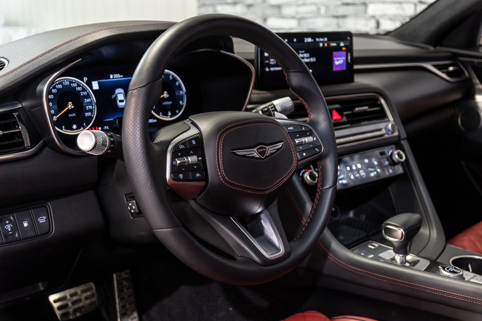 GENESIS G70 SPORT 3.3T AWD 365HP CUIR TOIT NAV CAM360 2024-18