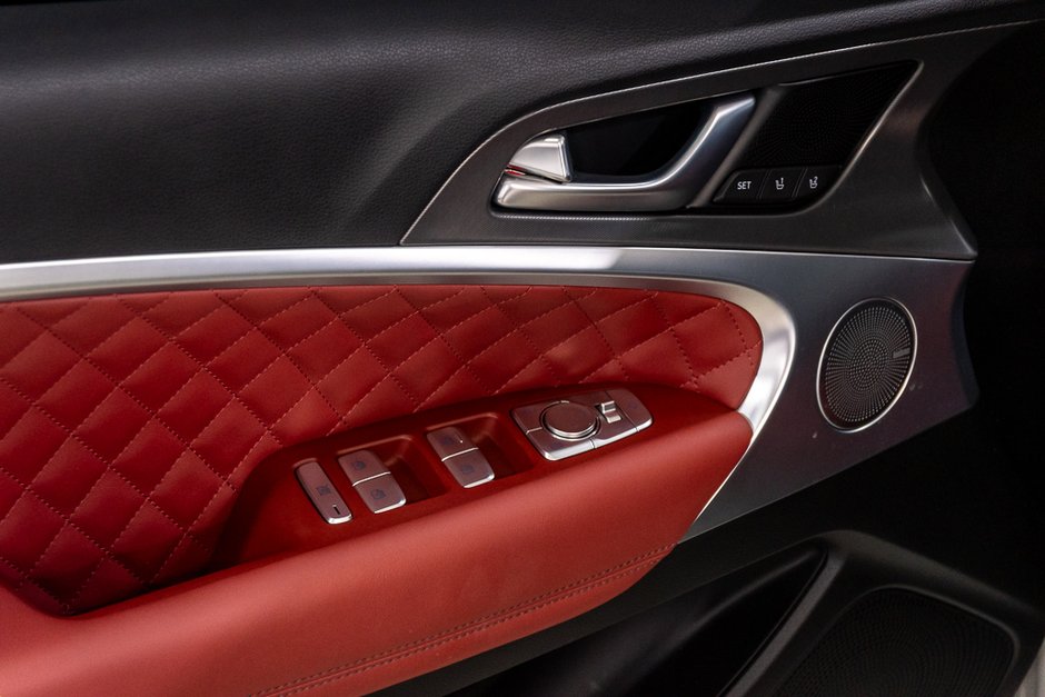 GENESIS G70 SPORT 3.3T AWD 365HP CUIR TOIT NAV CAM360 2024-15