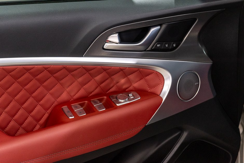 GENESIS G70 SPORT 3.3T AWD 365HP CUIR TOIT NAV CAM360 2025-17